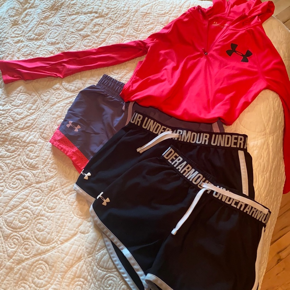 Under Armor LOT size M girls 4 pieces